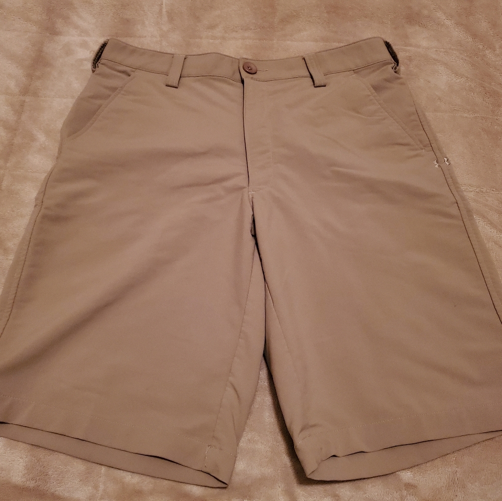 Mens Under Armour shorts size 32